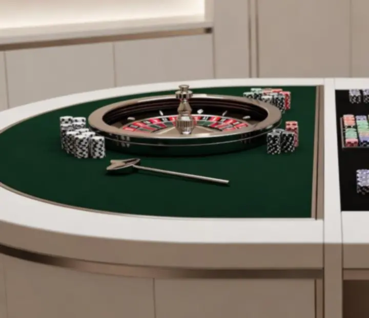 Prezentacja stołów eventowych do ruletki i blackjacka podczas eventu casino